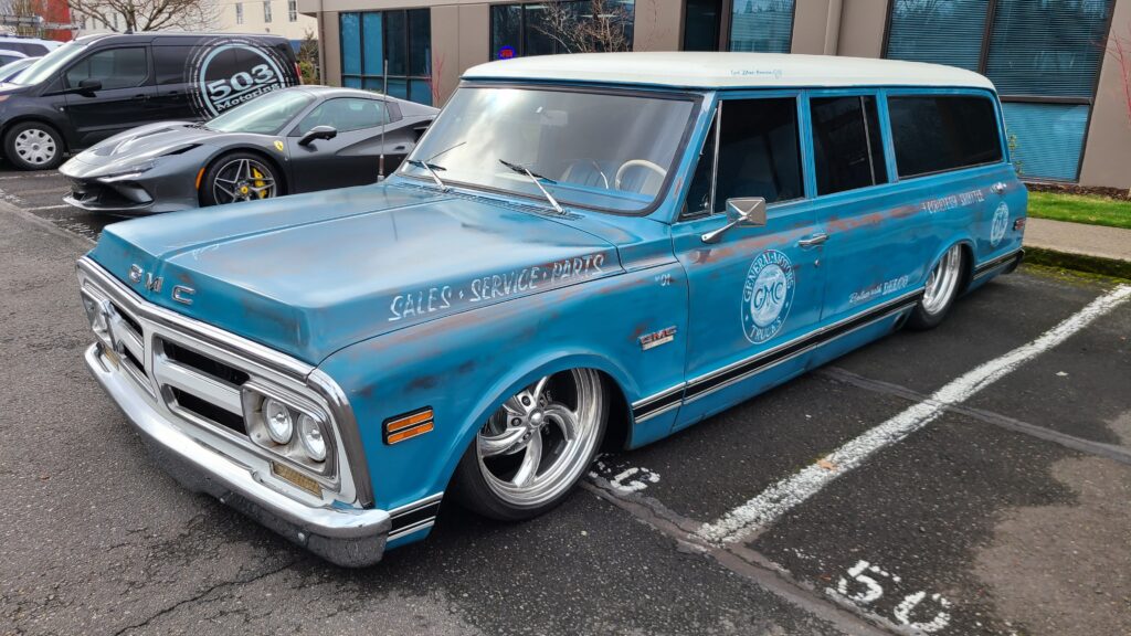 1971 GMC Suburban 3 Door photo gallery